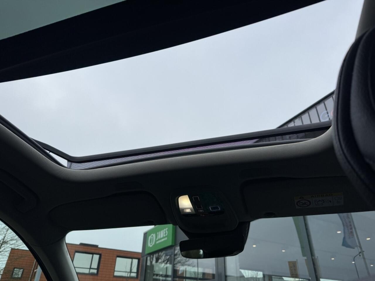 Volvo XC60 R Design Recharge Plug-In Hybrid AWD