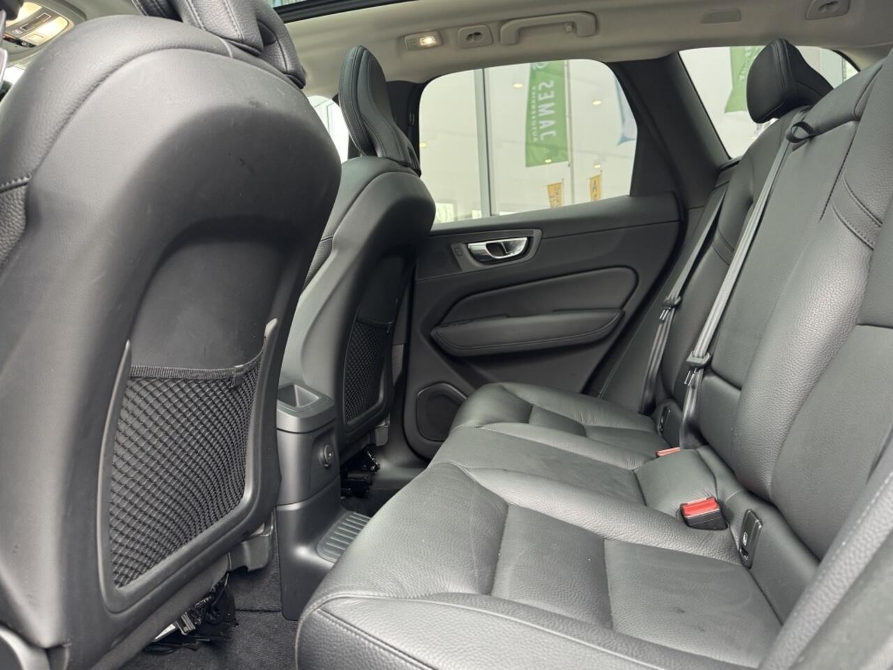 Volvo XC60 R Design Recharge Plug-In Hybrid AWD