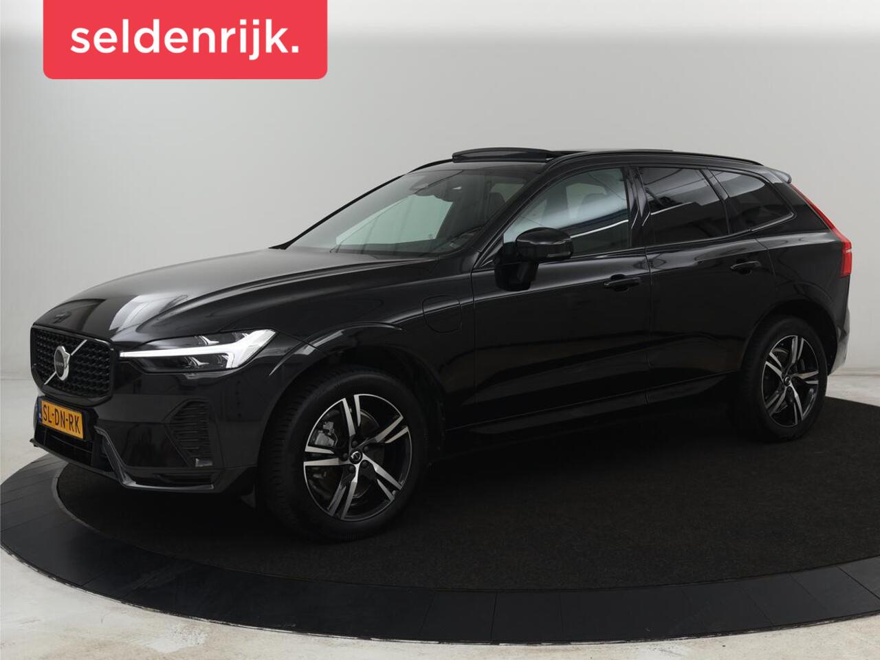 Volvo XC60 2.0 T6 Plug-in hybrid AWD R-Design | Panoramadak | Trekhaak| Stoelverwarming | Camera | Adaptive cruise | Half leder | Carplay | Memory | Navigatie | Keyless | Facelift Model | PHEV