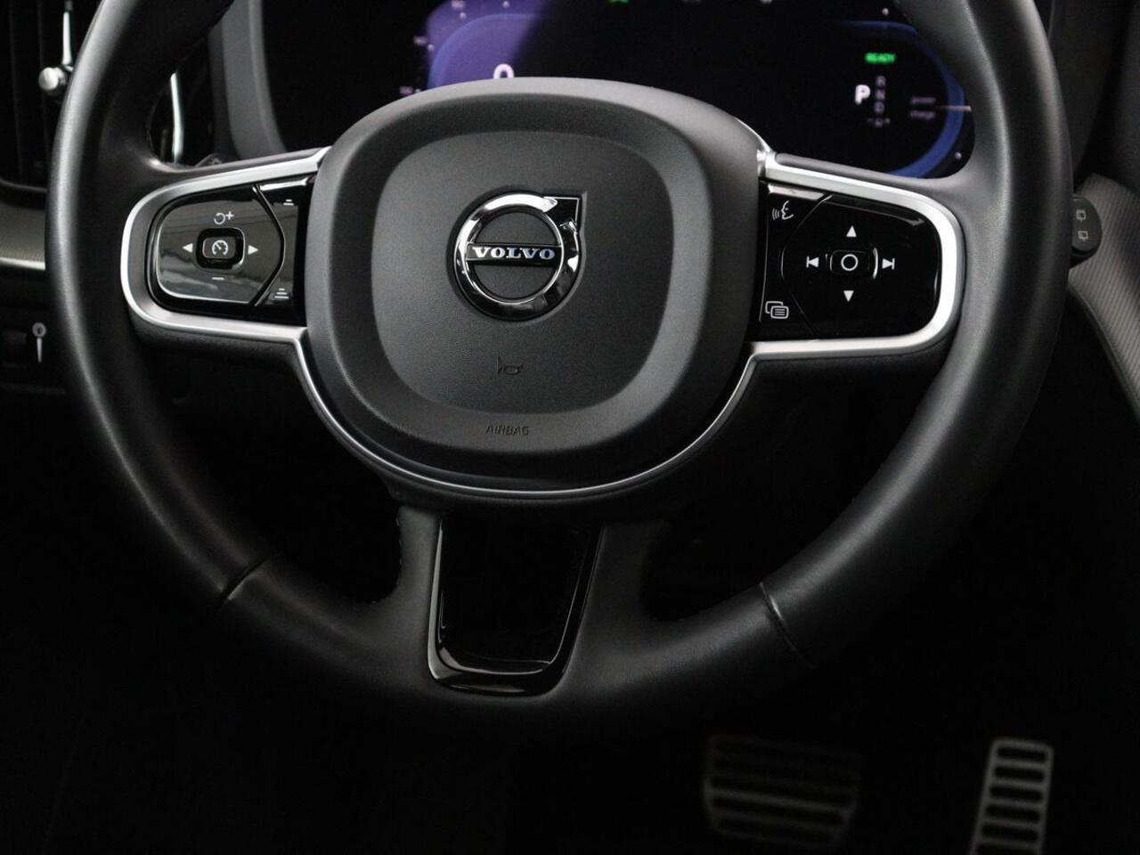 Volvo XC60 2.0 T6 Plug-in hybrid AWD R-Design | Panoramadak | Trekhaak| Stoelverwarming | Camera | Adaptive cruise | Half leder | Carplay | Memory | Navigatie | Keyless | Facelift Model | PHEV