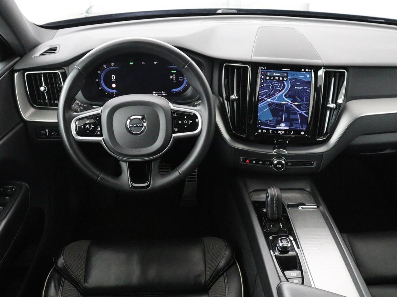 Volvo XC60 2.0 T6 Plug-in hybrid AWD R-Design | Panoramadak | Trekhaak| Stoelverwarming | Camera | Adaptive cruise | Half leder | Carplay | Memory | Navigatie | Keyless | Facelift Model | PHEV