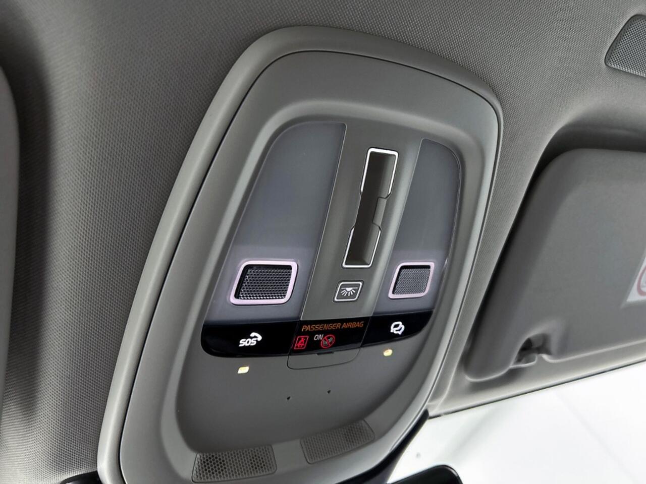 Volvo XC60 2.0 T6 AWD Core Bright | Panorama dak | Trekhaak | Stoel + Stuur