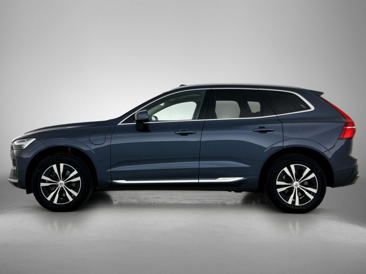 Volvo XC60 2.0 T6 AWD Core Bright | Panorama dak | Trekhaak | Stoel + Stuur