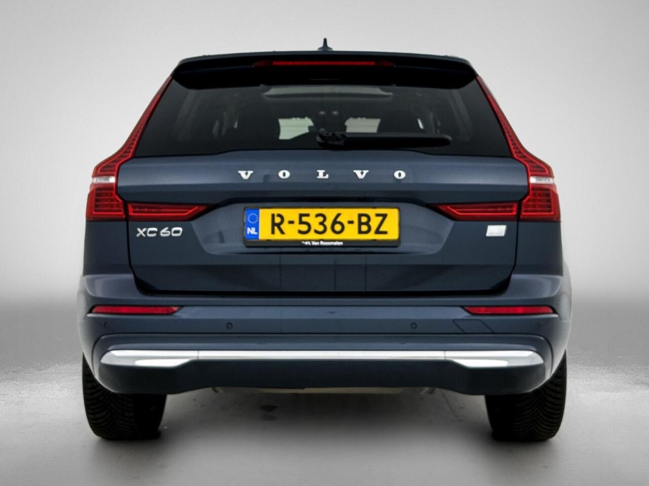 Volvo XC60 2.0 T6 AWD Core Bright | Panorama dak | Trekhaak | Stoel + Stuur