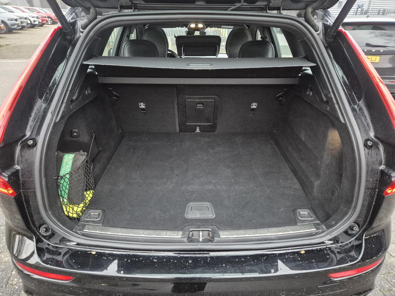 Volvo XC60 2.0 T6 Plug-in hybrid AWD Plus Dark R-Design Panodak/Camera/Memory etc.