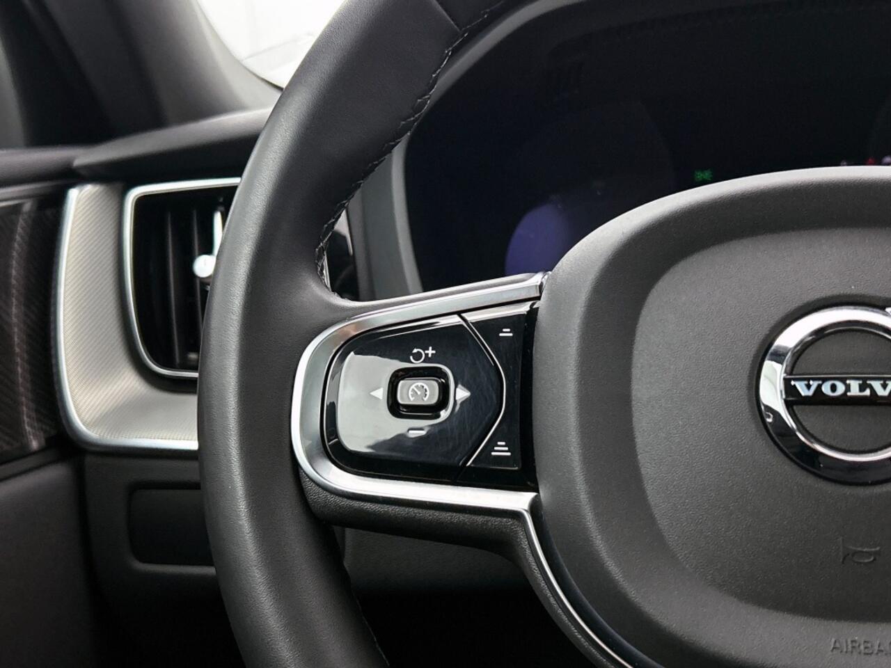 Volvo XC60 2.0 T6 AWD Plus Dark Long Range | SOH 100% | Trekhaak | Harman\K