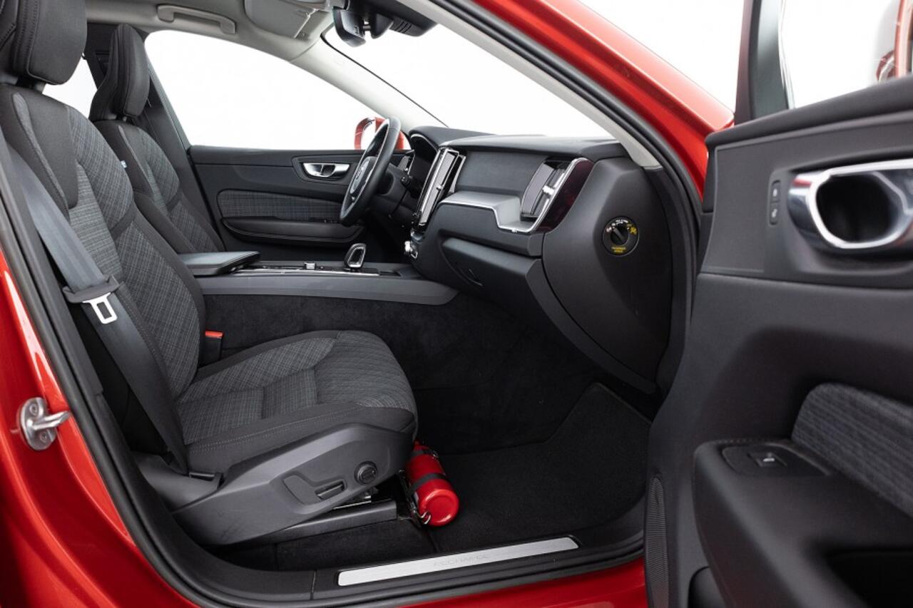 Volvo XC60 2.0 T6 Plug-in hybrid AWD Inscription Expression | PANORAMADAK | CAMERA | NAVI | ECC .