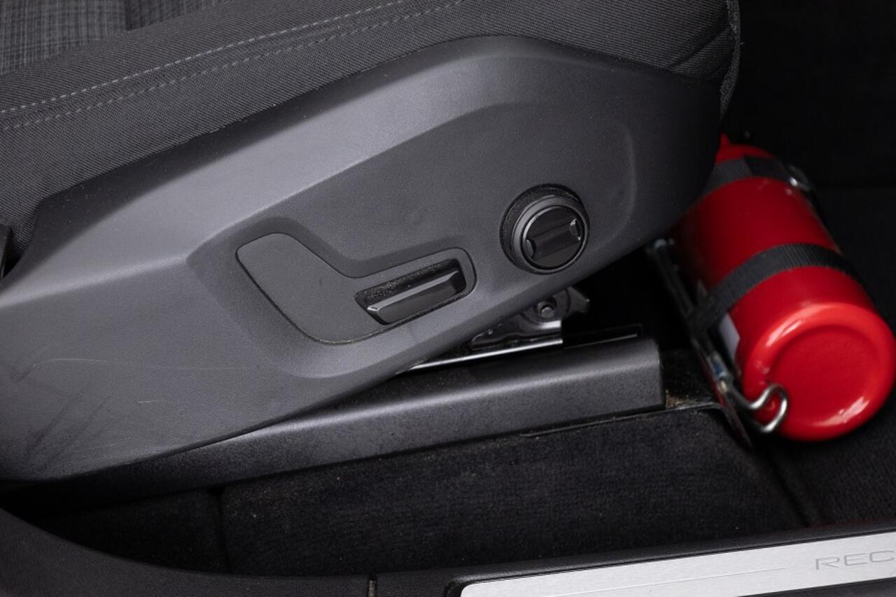 Volvo XC60 2.0 T6 Plug-in hybrid AWD Inscription Expression | PANORAMADAK | CAMERA | NAVI | ECC .