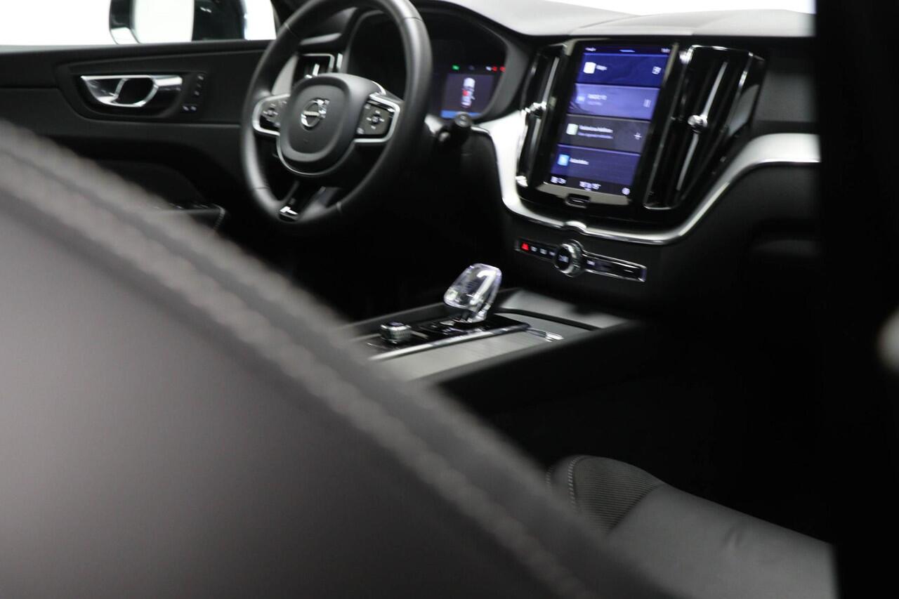 Volvo XC60 2.0 T6 Plug-in hybrid AWD Plus Dark | LIGHTNING PACK | FULL LED | PANORAMADAK | DAB | APPLE | CAMERA