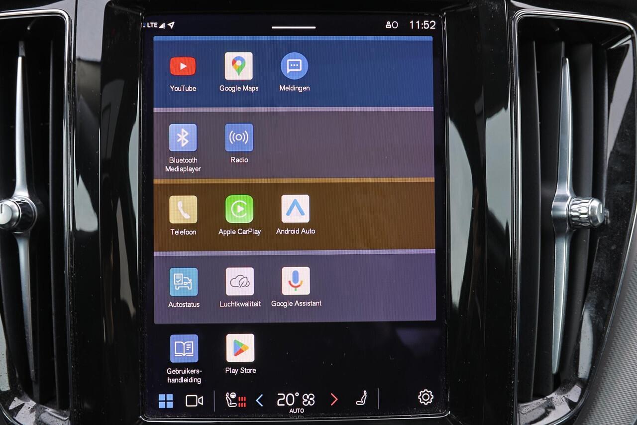 Volvo XC60 T6 Recharge AWD Plus Dark - Panorama/schuifdak - IntelliSafe Assist & Surround - Harman/Kardon audio - Parkeercamera achter - Adaptieve LED koplampen - Verwarmde voorstoelen, stuur & achterbank - Parkeersensoren voor & achter - Elektr. bedienb. voorstoele