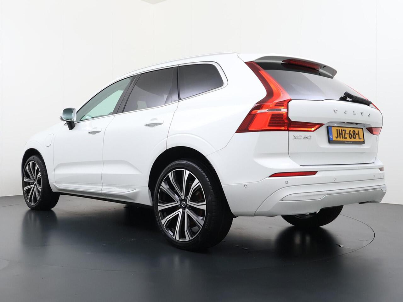 Volvo XC60 2.0 T6 Plug-in hybrid AWD Ultimate Bright 21inch/360Camera/Panodak/Leder/Headup etc