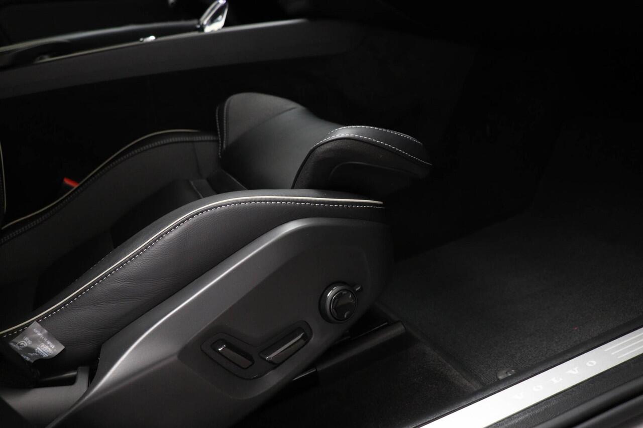 Volvo XC60 B4 Ultimate Dark | LEDER | STOELVERWARMING | DAB | APPLE | TREKHAAK