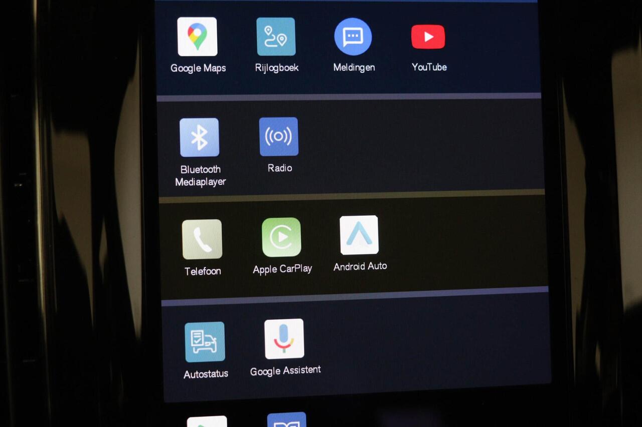 Volvo XC60 B4 Ultimate Dark | LEDER | STOELVERWARMING | DAB | APPLE | TREKHAAK