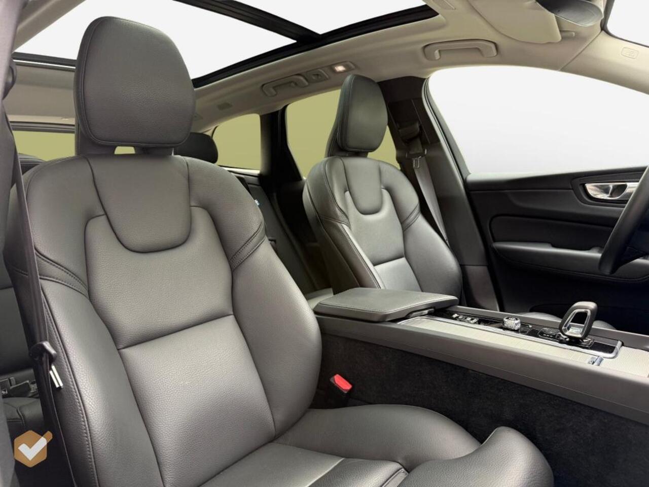 Volvo XC60 2.0 T6 AWD Core Bright Plug-in Automaat *Geen Afl. kosten*