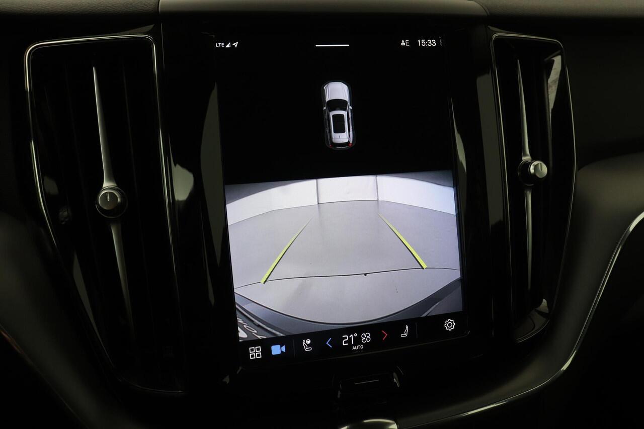 Volvo XC60 B4 Core | Stoel+Stuurverwarming | Camera | Voorruitverwarming | Keyless | Elektrische Achterklep | Getint Glas