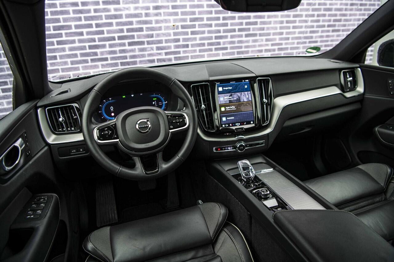 Volvo XC60 2.0 T6 Plug-in hybrid AWD Plus Dark | 20" | Sportstoelen | Panoramadak | Adaptieve Cruise Control | 20" | Parkeercamera |