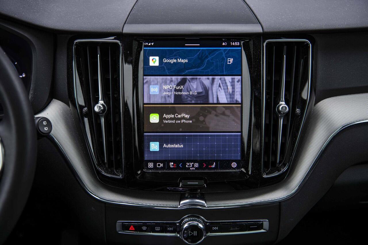 Volvo XC60 2.0 T6 Plug-in hybrid AWD Plus Dark | 20" | Sportstoelen | Panoramadak | Adaptieve Cruise Control | 20" | Parkeercamera |