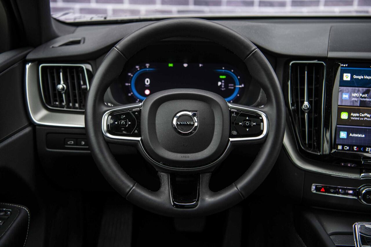 Volvo XC60 2.0 T6 Plug-in hybrid AWD Plus Dark | 20" | Sportstoelen | Panoramadak | Adaptieve Cruise Control | 20" | Parkeercamera |