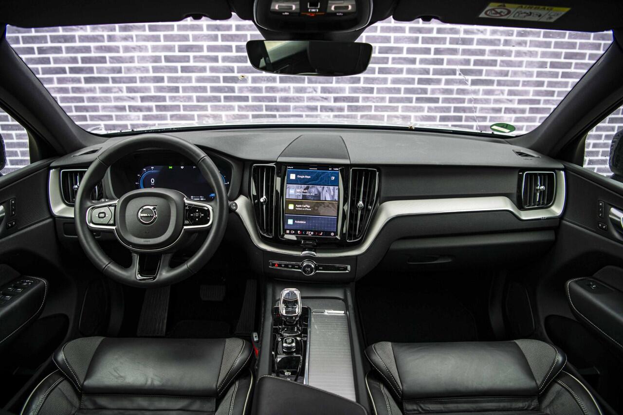 Volvo XC60 2.0 T6 Plug-in hybrid AWD Plus Dark | 20" | Sportstoelen | Panoramadak | Adaptieve Cruise Control | 20" | Parkeercamera |