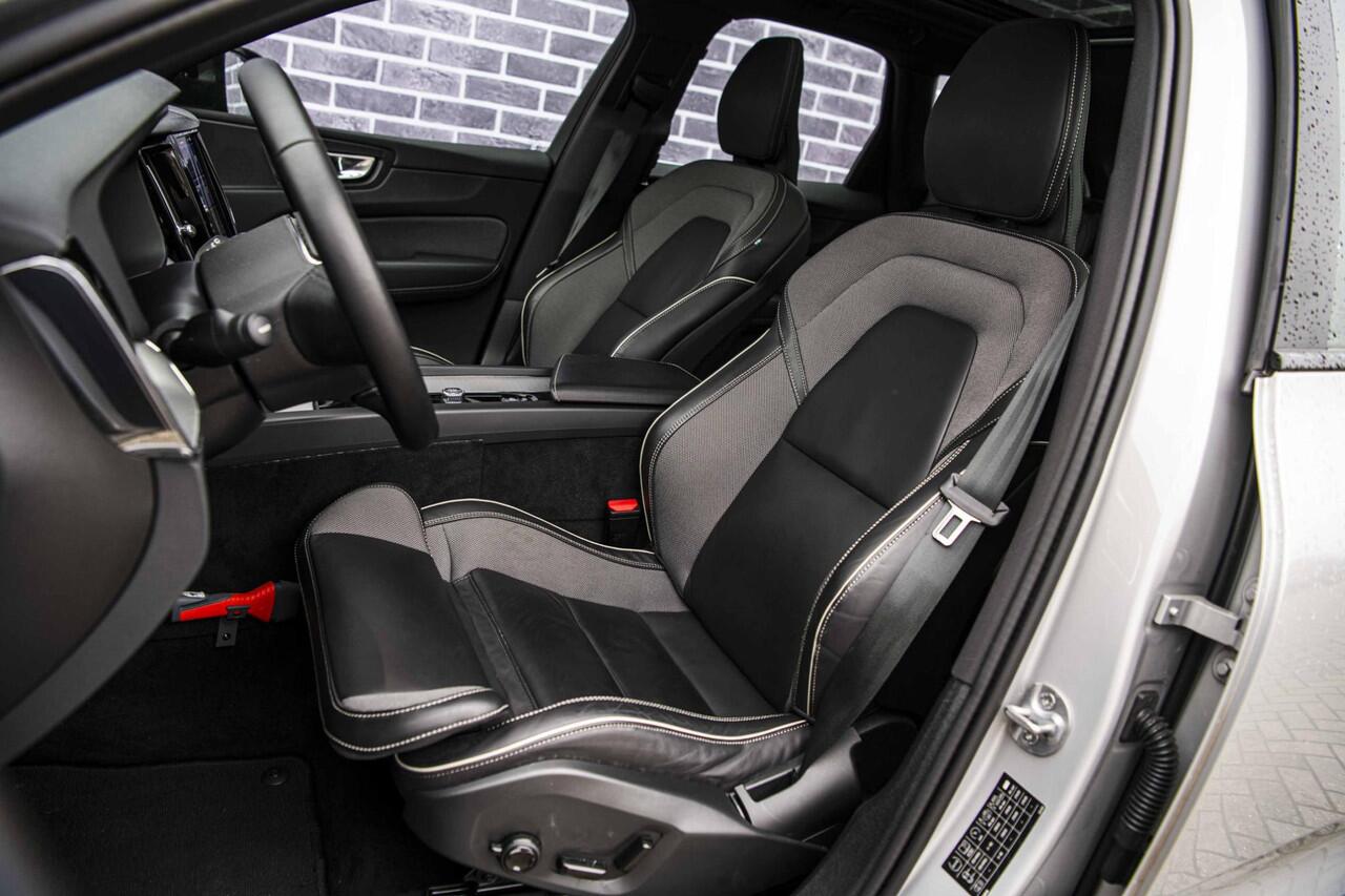 Volvo XC60 2.0 T6 Plug-in hybrid AWD Plus Dark | 20" | Sportstoelen | Panoramadak | Adaptieve Cruise Control | 20" | Parkeercamera |