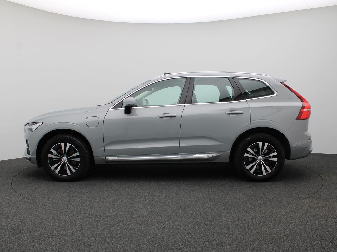 Volvo XC60 2.0 T6 Plug-in hybrid AWD Core Bright 350PK Aut. Pano-Schuifdak, SOH 98%, Trekhaak, Achteruitrijcamera, Adaptieve Cruise Controle, LED Verlichting, Keyless, 18" LM Velgen