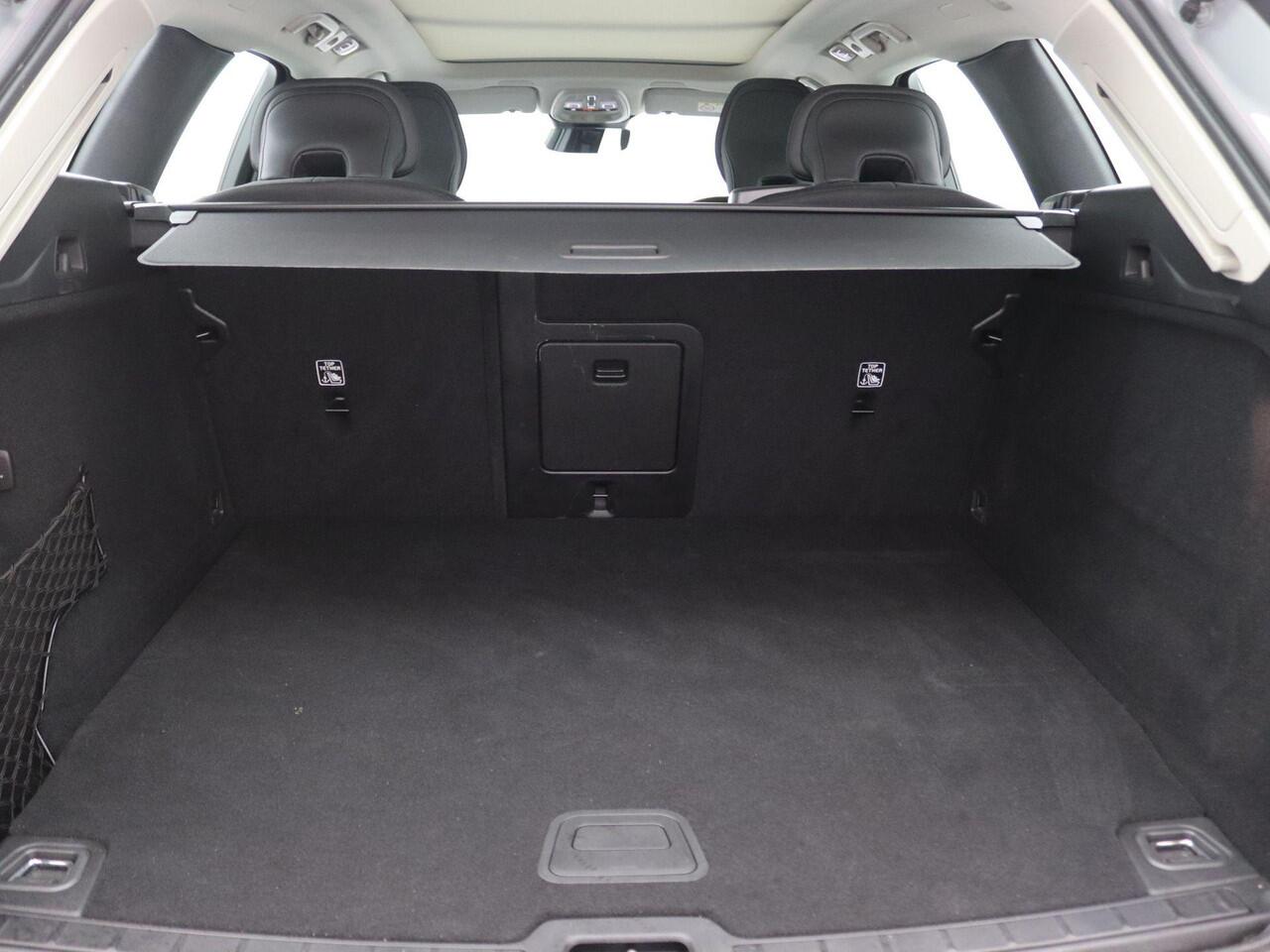 Volvo XC60 2.0 T6 Plug-in hybrid AWD Core Bright 350PK Aut. Pano-Schuifdak, SOH 98%, Trekhaak, Achteruitrijcamera, Adaptieve Cruise Controle, LED Verlichting, Keyless, 18" LM Velgen