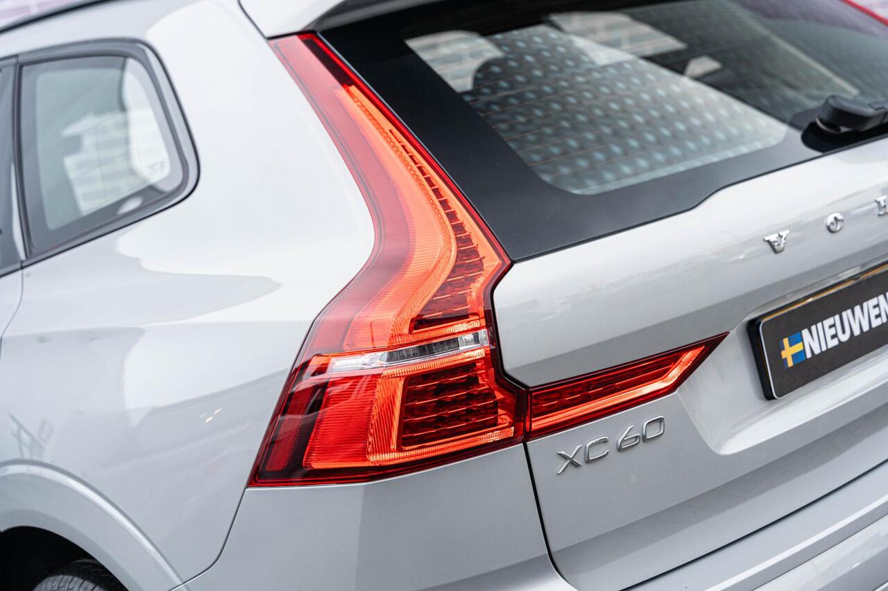 Volvo XC60 2.0 T6 Plug-in hybrid AWD Plus Dark | Google | Long Range | Schuif-/Kanteldak | Camera | Trekhaak | Adaptieve Cruise Control | Lederen Bekleding | Elek. Stoelen | Stoelverwarming Voor + Achter | Zitverlenging | Stuurverwarming | Memory | 19" LM