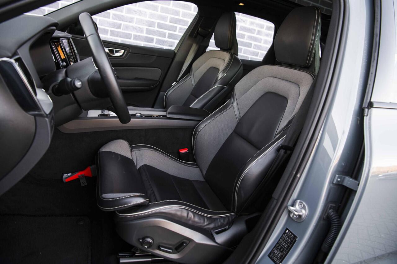 Volvo XC60 2.0 T6 Plug-in hybrid AWD Plus Dark | 20" | Sportstoelen | Panoramadak | Adaptieve Cruise Control | 20" | Parkeercamera |