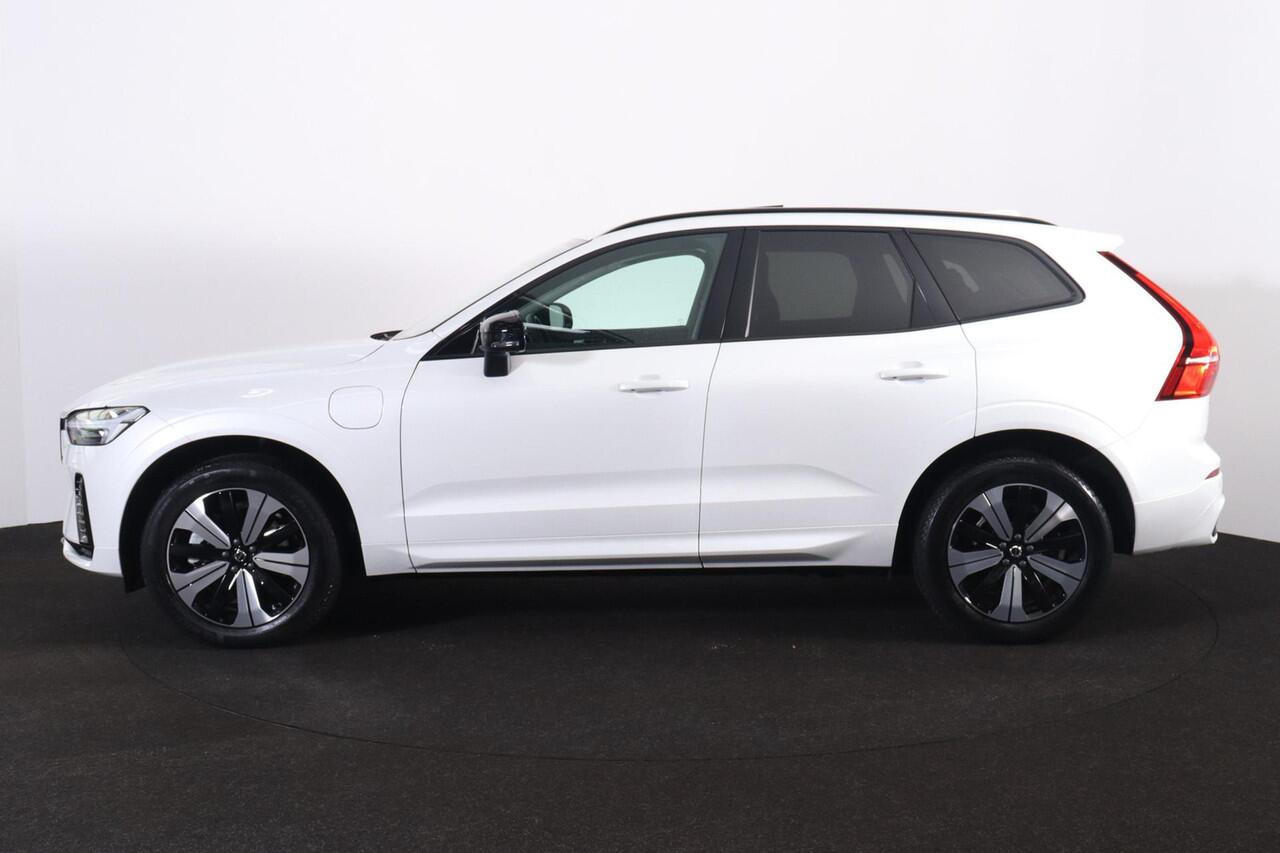 Volvo XC60 T6 Recharge AWD Plus Dark - Panorama/schuifdak - IntelliSafe Assist & Surround - Harman/Kardon audio - Parkeercamera achter - Adaptieve LED koplampen - Verwarmde voorstoelen, stuur & achterbank - Parkeersensoren voor & achter - Elektr. bedienb. voorstoele