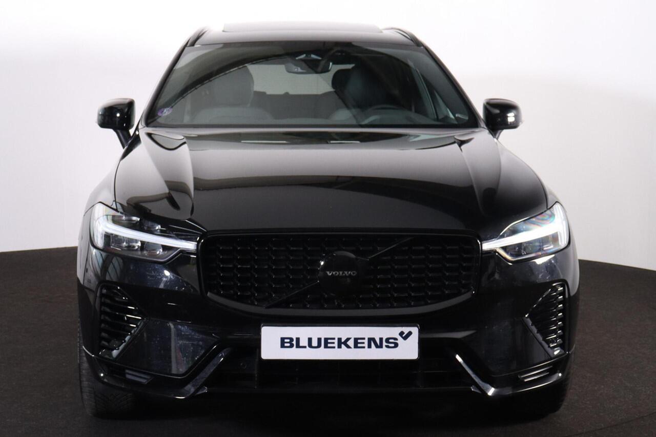 Volvo XC60 T6 Plug-in hybrid AWD Plus Black Edition - Panorama/schuifdak - Parkeercamera achter - Verwarmde voorstoelen, stuur & achterbank - Parkeersensoren voor & achter - Elektr. bedienb. voorstoelen met geheugen - Draadloze tel. lader - Cruise control - Extra ge