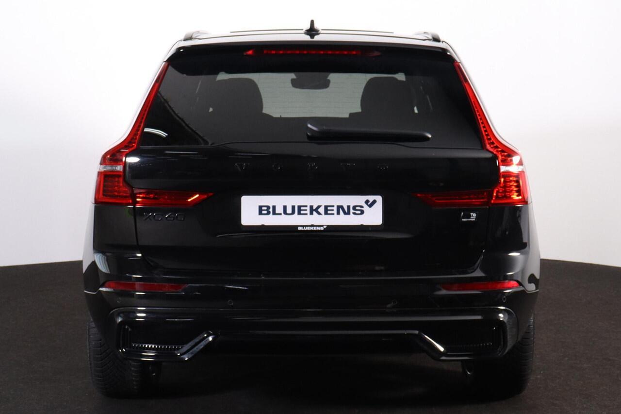 Volvo XC60 T6 Plug-in hybrid AWD Plus Black Edition - Panorama/schuifdak - Parkeercamera achter - Verwarmde voorstoelen, stuur & achterbank - Parkeersensoren voor & achter - Elektr. bedienb. voorstoelen met geheugen - Draadloze tel. lader - Cruise control - Extra ge
