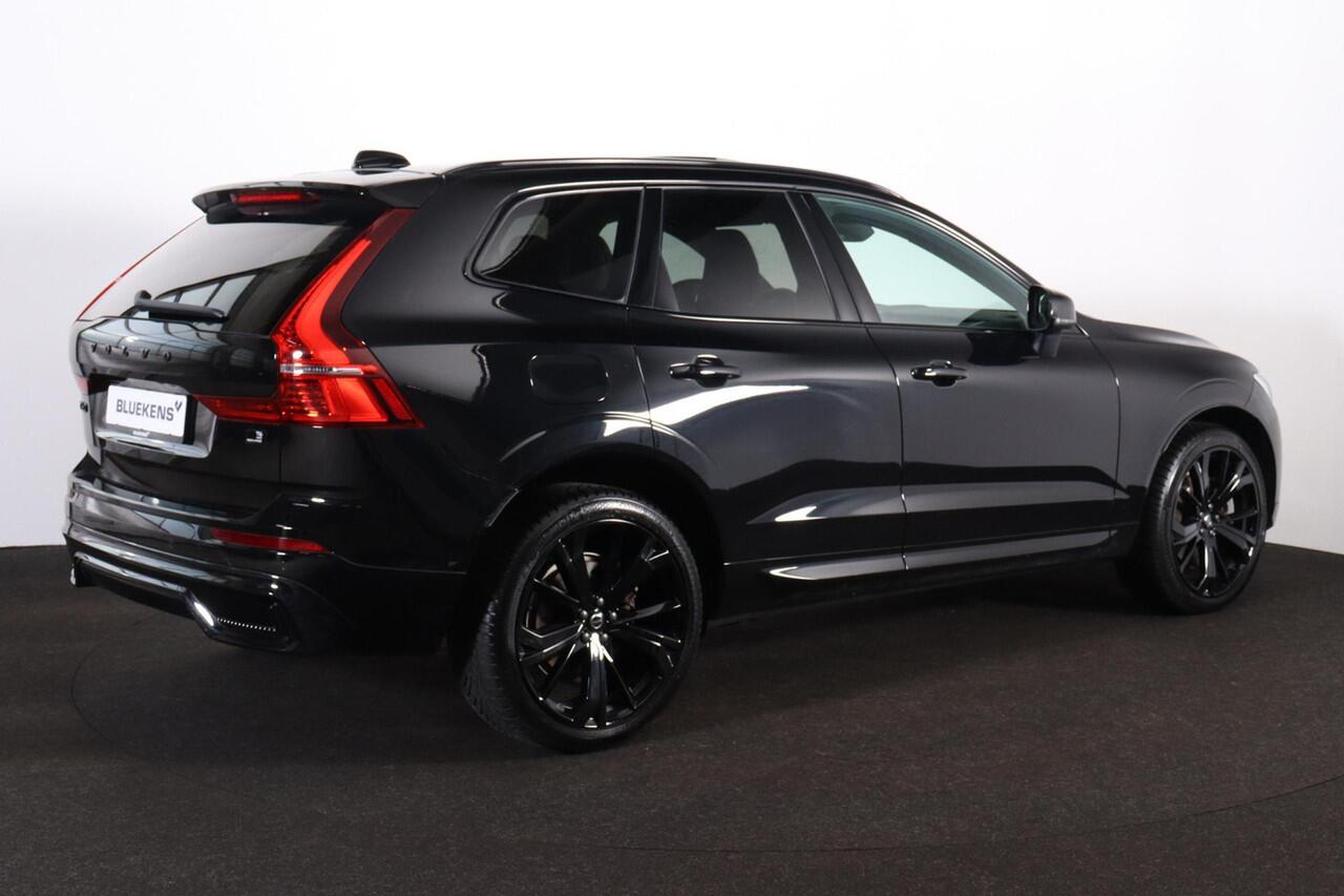 Volvo XC60 T6 Plug-in hybrid AWD Plus Black Edition - Panorama/schuifdak - Parkeercamera achter - Verwarmde voorstoelen, stuur & achterbank - Parkeersensoren voor & achter - Elektr. bedienb. voorstoelen met geheugen - Draadloze tel. lader - Cruise control - Extra ge