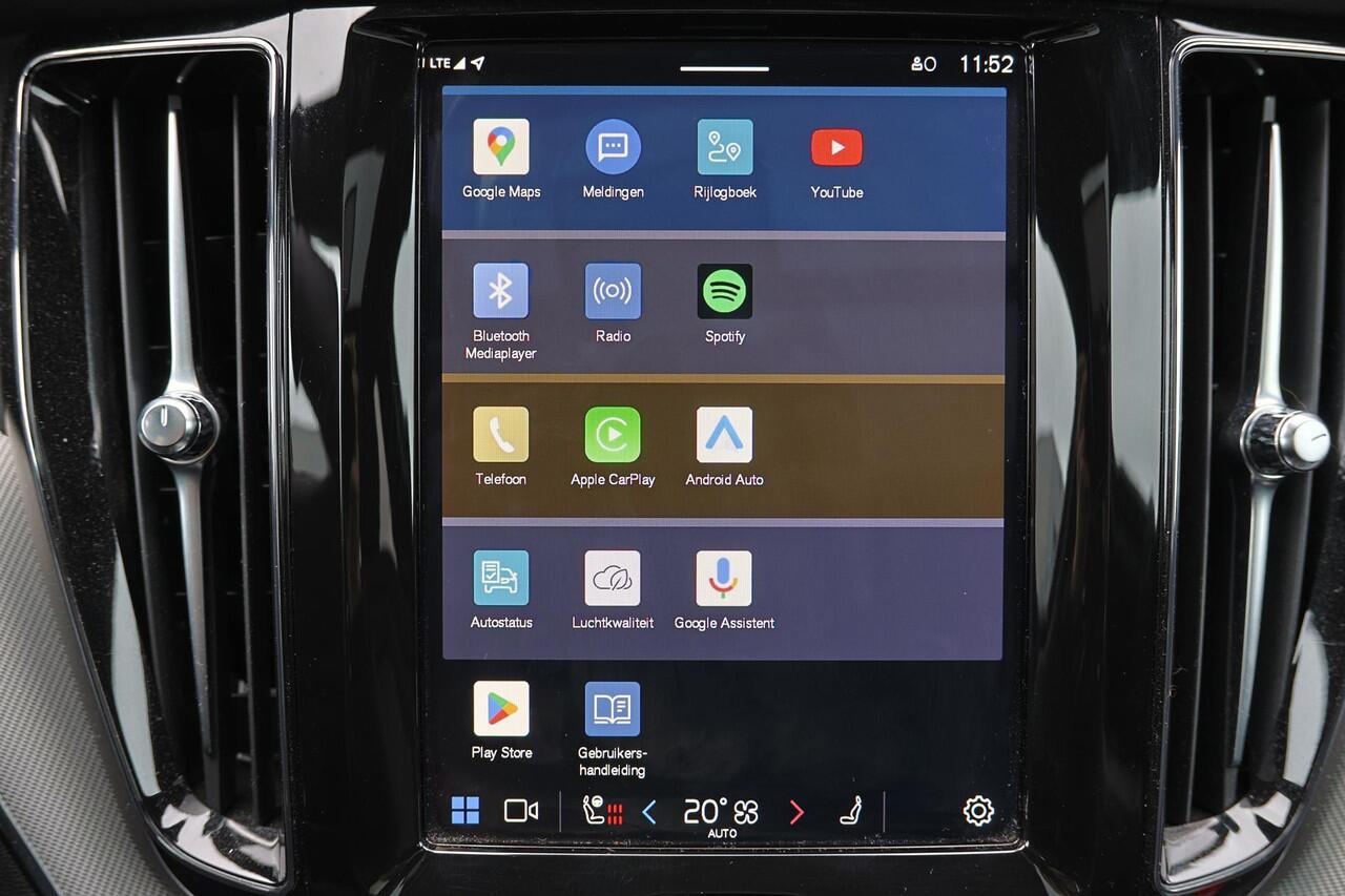 Volvo XC60 T6 Plug-in hybrid AWD Plus Black Edition - Panorama/schuifdak - Parkeercamera achter - Verwarmde voorstoelen, stuur & achterbank - Parkeersensoren voor & achter - Elektr. bedienb. voorstoelen met geheugen - Draadloze tel. lader - Cruise control - Extra ge