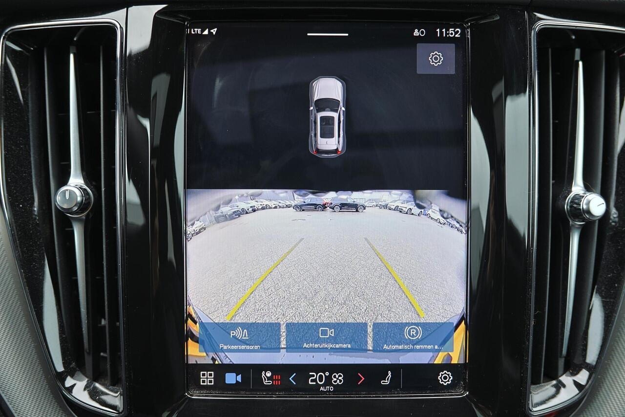 Volvo XC60 T6 Plug-in hybrid AWD Plus Black Edition - Panorama/schuifdak - Parkeercamera achter - Verwarmde voorstoelen, stuur & achterbank - Parkeersensoren voor & achter - Elektr. bedienb. voorstoelen met geheugen - Draadloze tel. lader - Cruise control - Extra ge