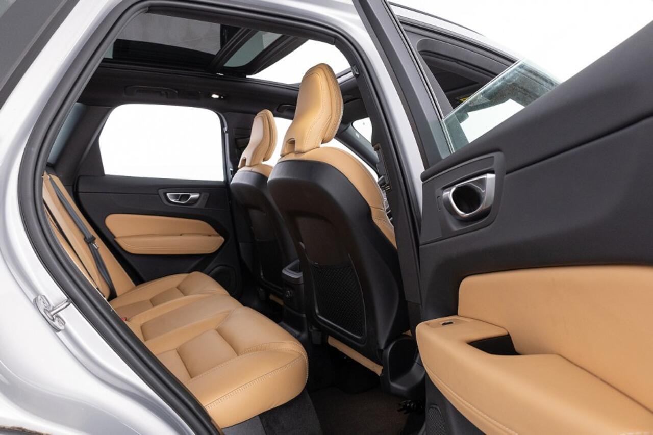 Volvo XC60 2.0 T6 Plug-in hybrid AWD Ultimate Dark | PANORAMADAK | harman/kardon | LEDER