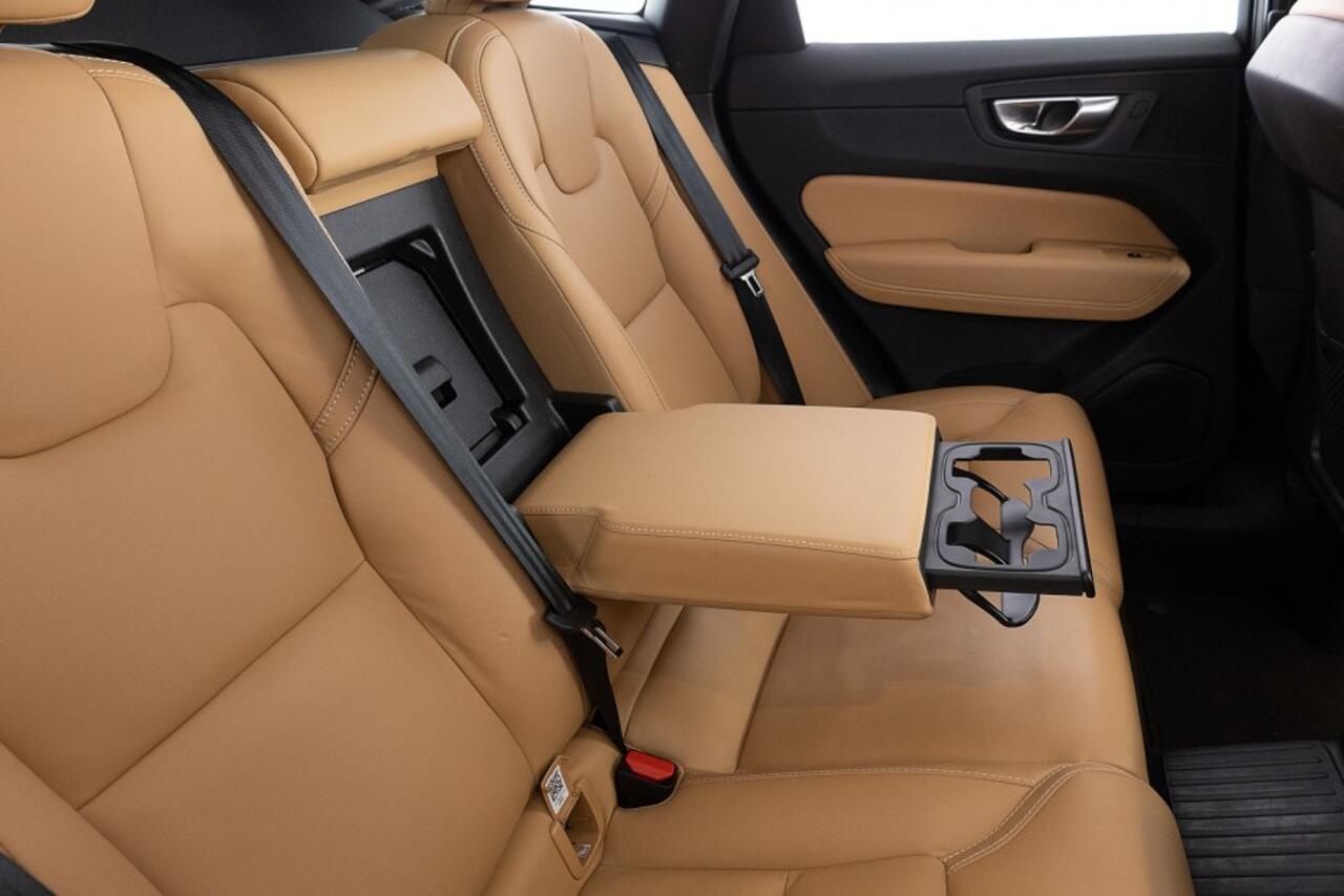 Volvo XC60 2.0 T6 Plug-in hybrid AWD Ultimate Dark | PANORAMADAK | harman/kardon | LEDER