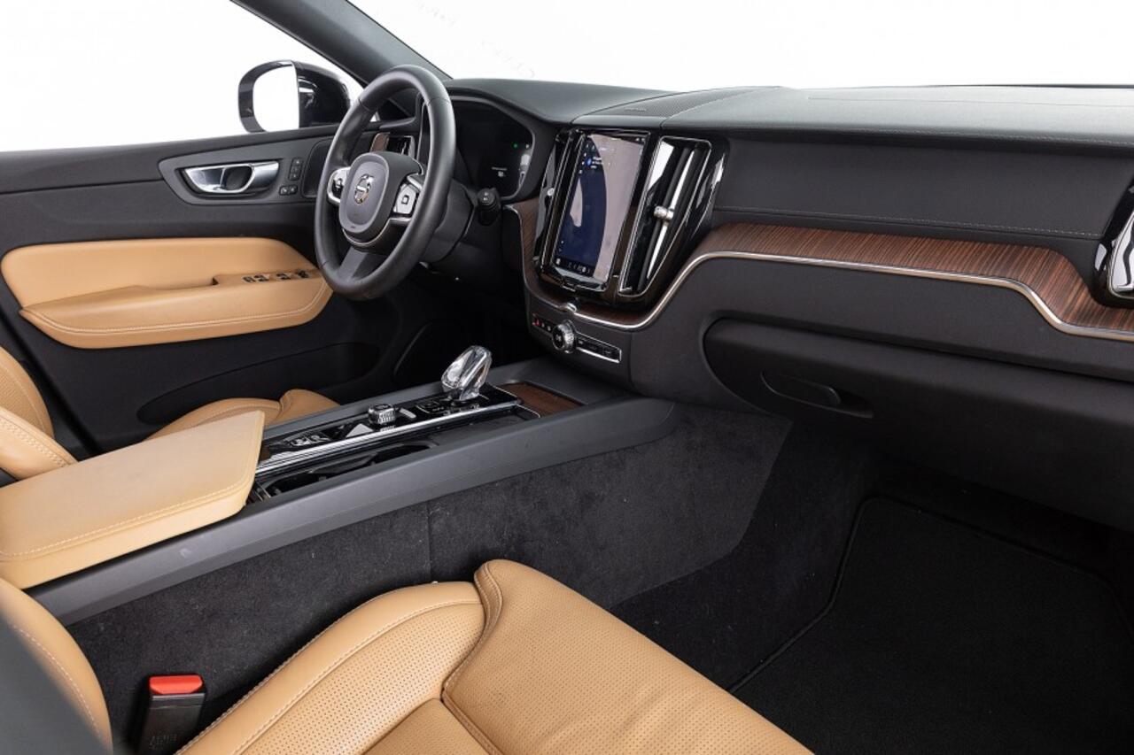 Volvo XC60 2.0 T6 Plug-in hybrid AWD Ultimate Dark | PANORAMADAK | harman/kardon | LEDER