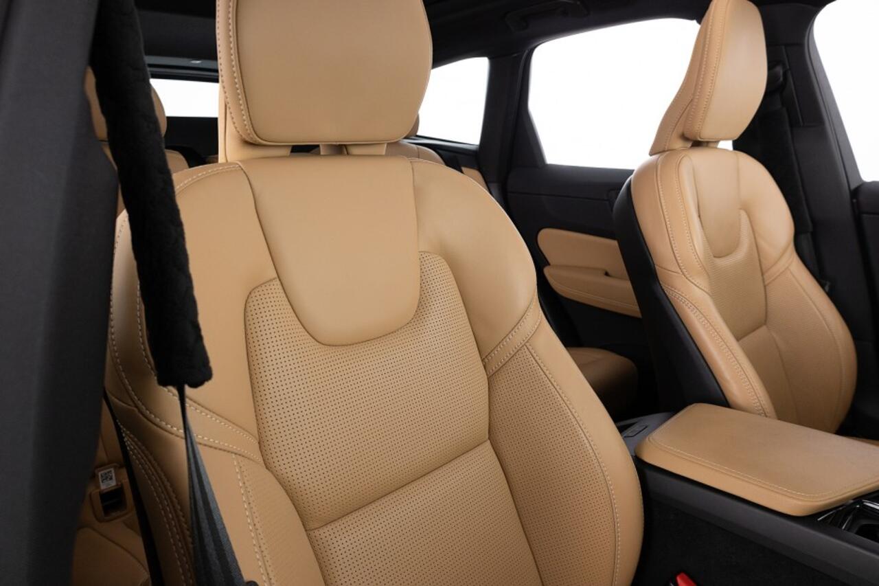 Volvo XC60 2.0 T6 Plug-in hybrid AWD Ultimate Dark | PANORAMADAK | harman/kardon | LEDER