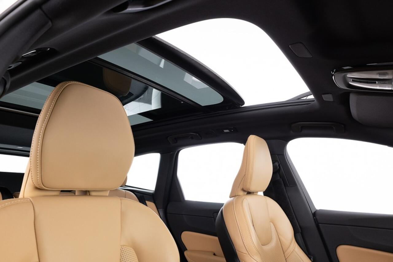 Volvo XC60 2.0 T6 Plug-in hybrid AWD Ultimate Dark | PANORAMADAK | harman/kardon | LEDER