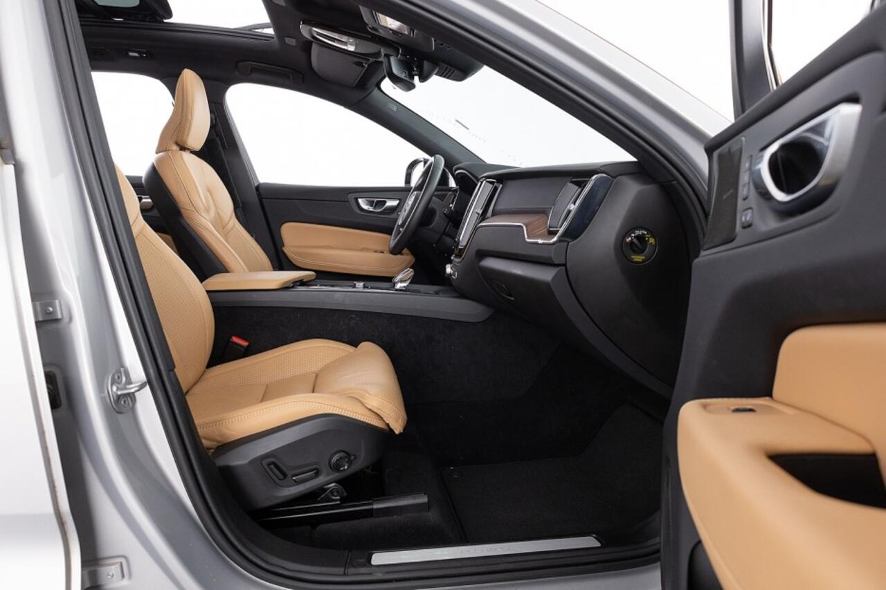 Volvo XC60 2.0 T6 Plug-in hybrid AWD Ultimate Dark | PANORAMADAK | harman/kardon | LEDER