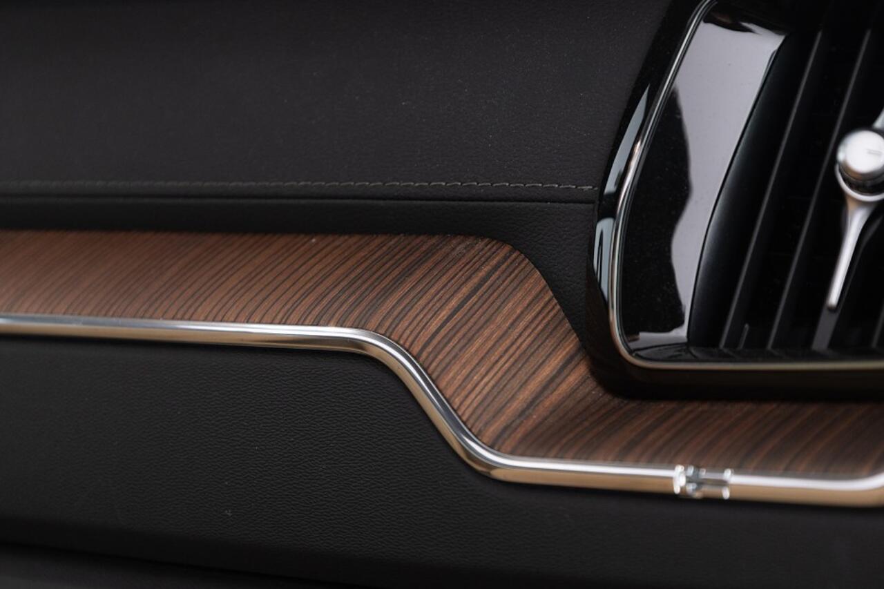 Volvo XC60 2.0 T8 Recharge AWD Ultimate Bright | B&W | PANORAMADAK | Nappa LEDER | 360 Camera