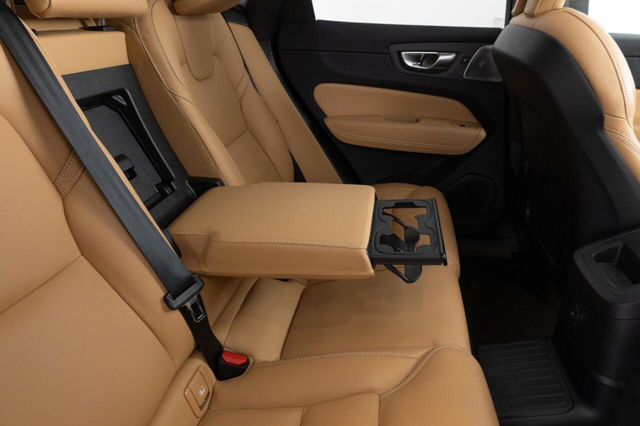 Volvo XC60 2.0 T8 Recharge AWD Ultimate Bright | B&W | PANORAMADAK | Nappa LEDER | 360 Camera