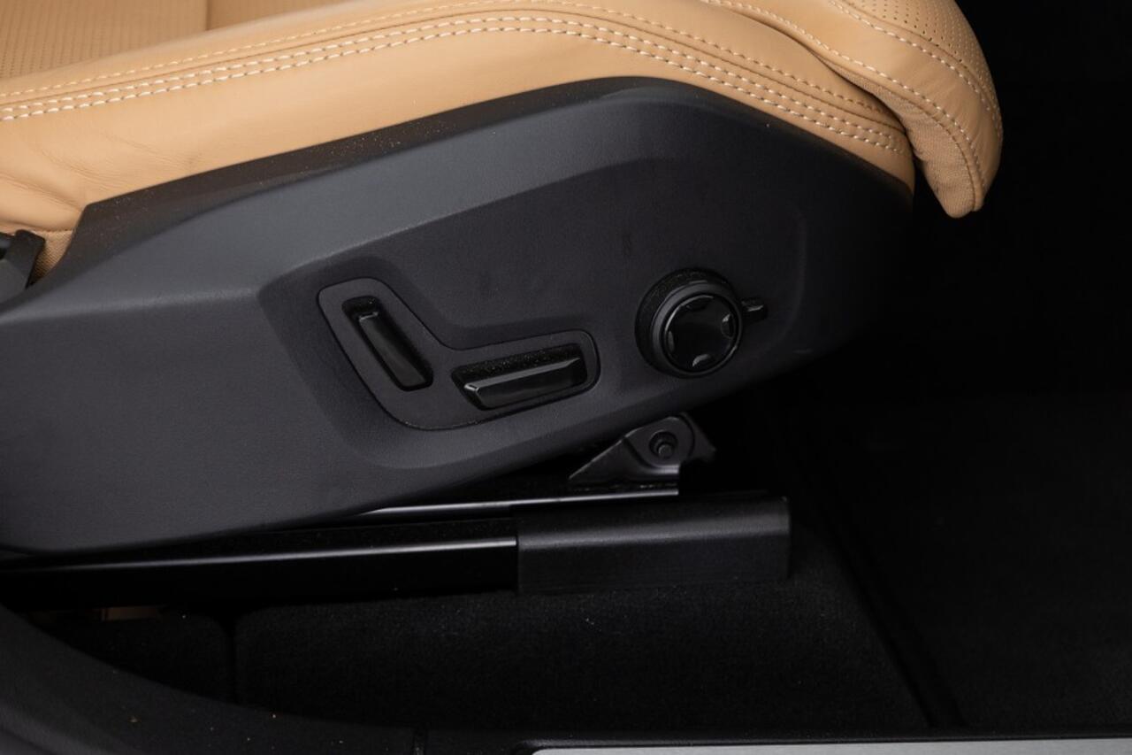 Volvo XC60 2.0 T8 Recharge AWD Ultimate Bright | B&W | PANORAMADAK | Nappa LEDER | 360 Camera