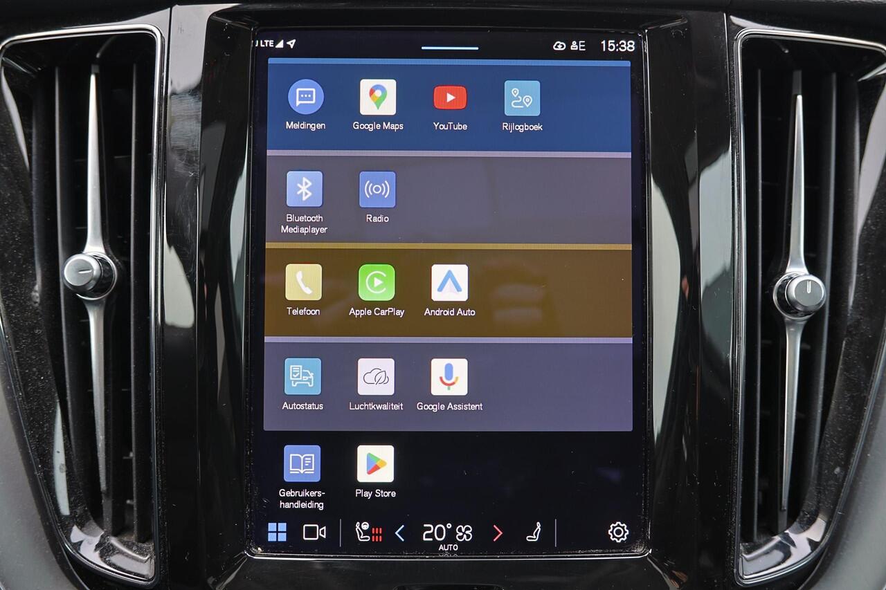 Volvo XC60 T6 Recharge AWD Core Bright - Panorama/schuifdak - IntelliSafe Assist - Adaptieve LED koplampen - Parkeercamera achter - Verwarmde voorstoelen, stuur & achterbank - Parkeersensoren voor & achter - Draadloze tel. lader - Standkachel - Extra getint glas - E