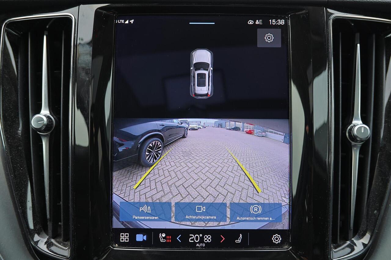 Volvo XC60 T6 Recharge AWD Core Bright - Panorama/schuifdak - IntelliSafe Assist - Adaptieve LED koplampen - Parkeercamera achter - Verwarmde voorstoelen, stuur & achterbank - Parkeersensoren voor & achter - Draadloze tel. lader - Standkachel - Extra getint glas - E