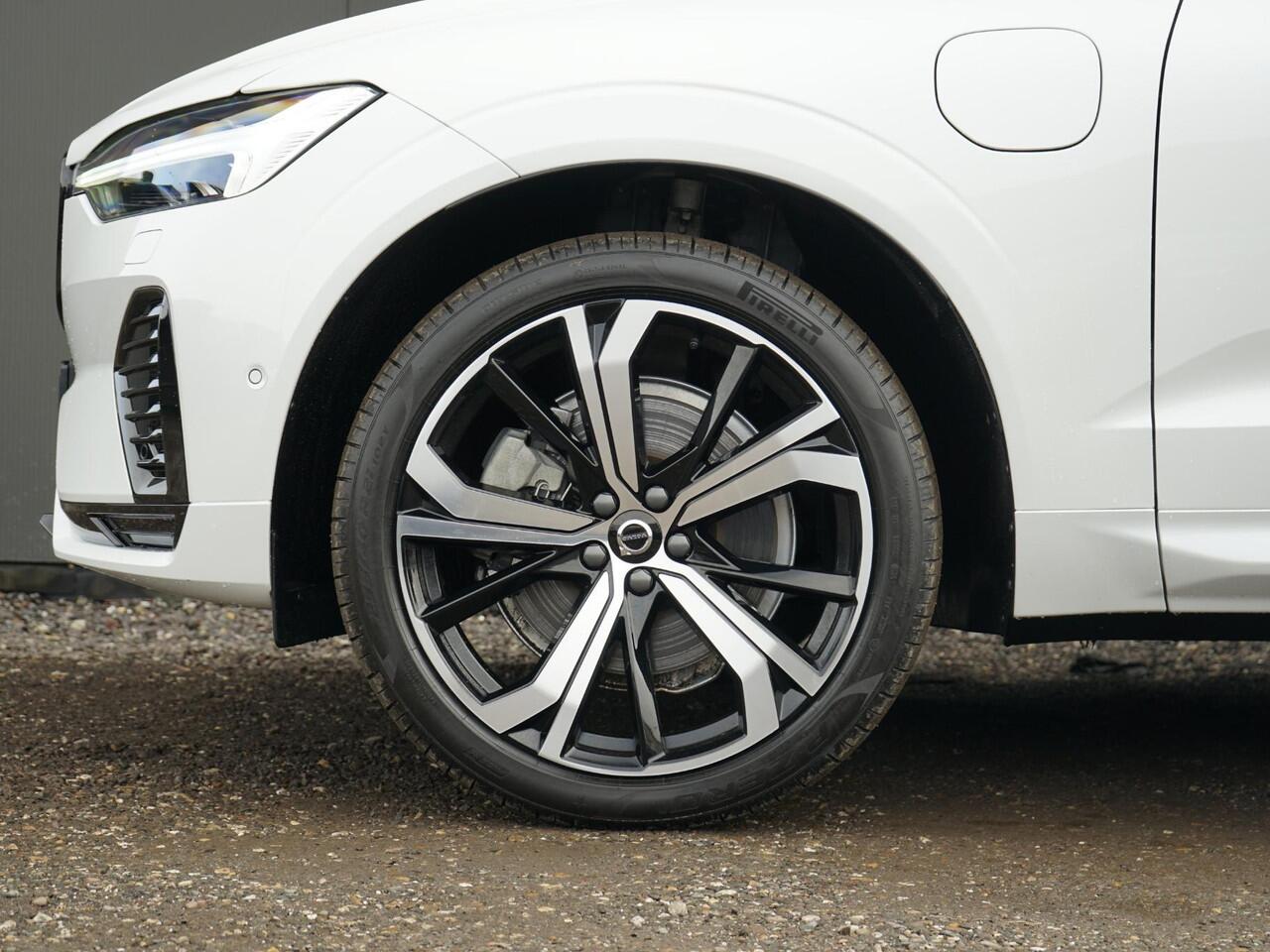 Volvo XC60 2.0 T6 Plug-in hybrid AWD Ultimate Dark Dealeronderh. / 360 camera / Harman Kardon / Panoramadak / Memory Links en Rechts / Stoelverwarming voor- en achter / 21 inch