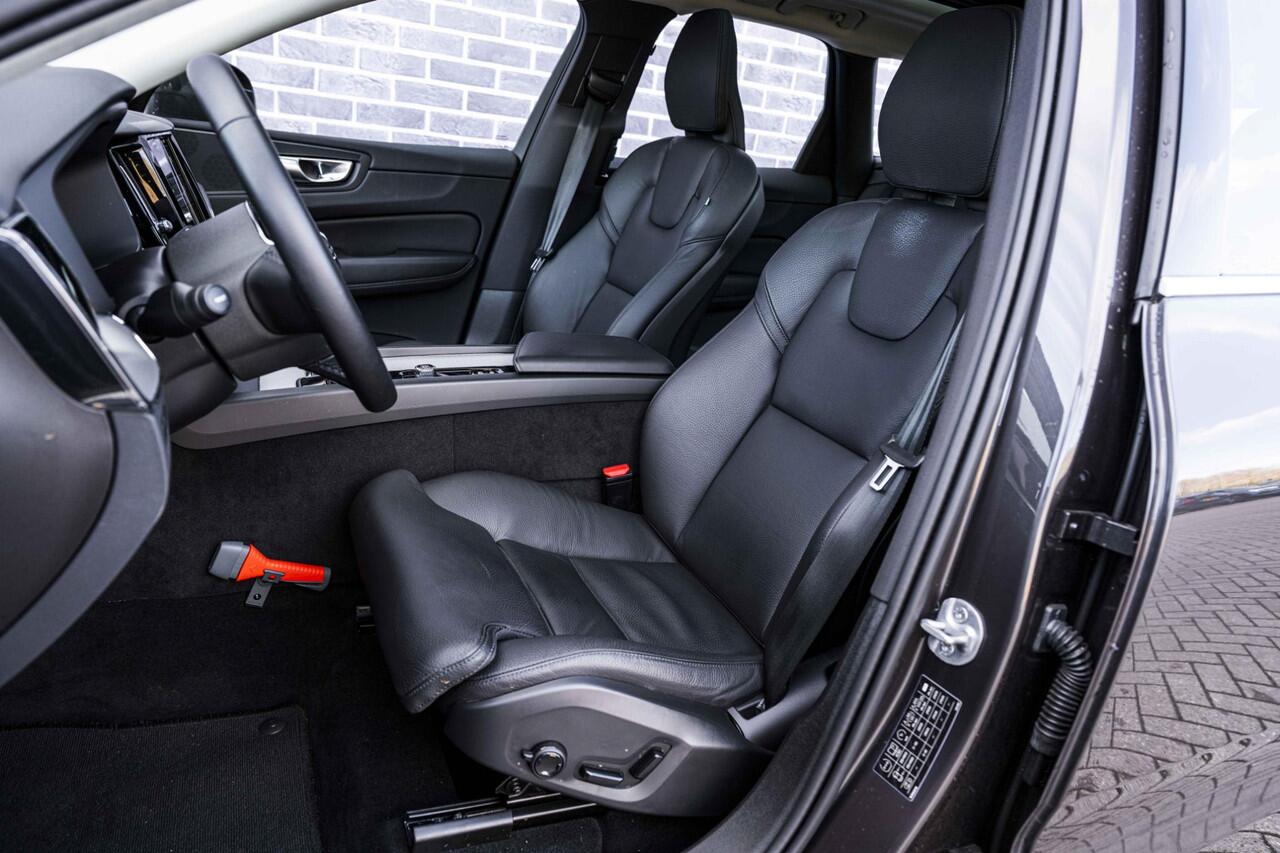 Volvo XC60 2.0 T6 Plug-in hybrid AWD Plus Bright | Long Range | 20" | Panoramadak | Adaptieve Cruise Control | Parkeercamera | Power Seats |