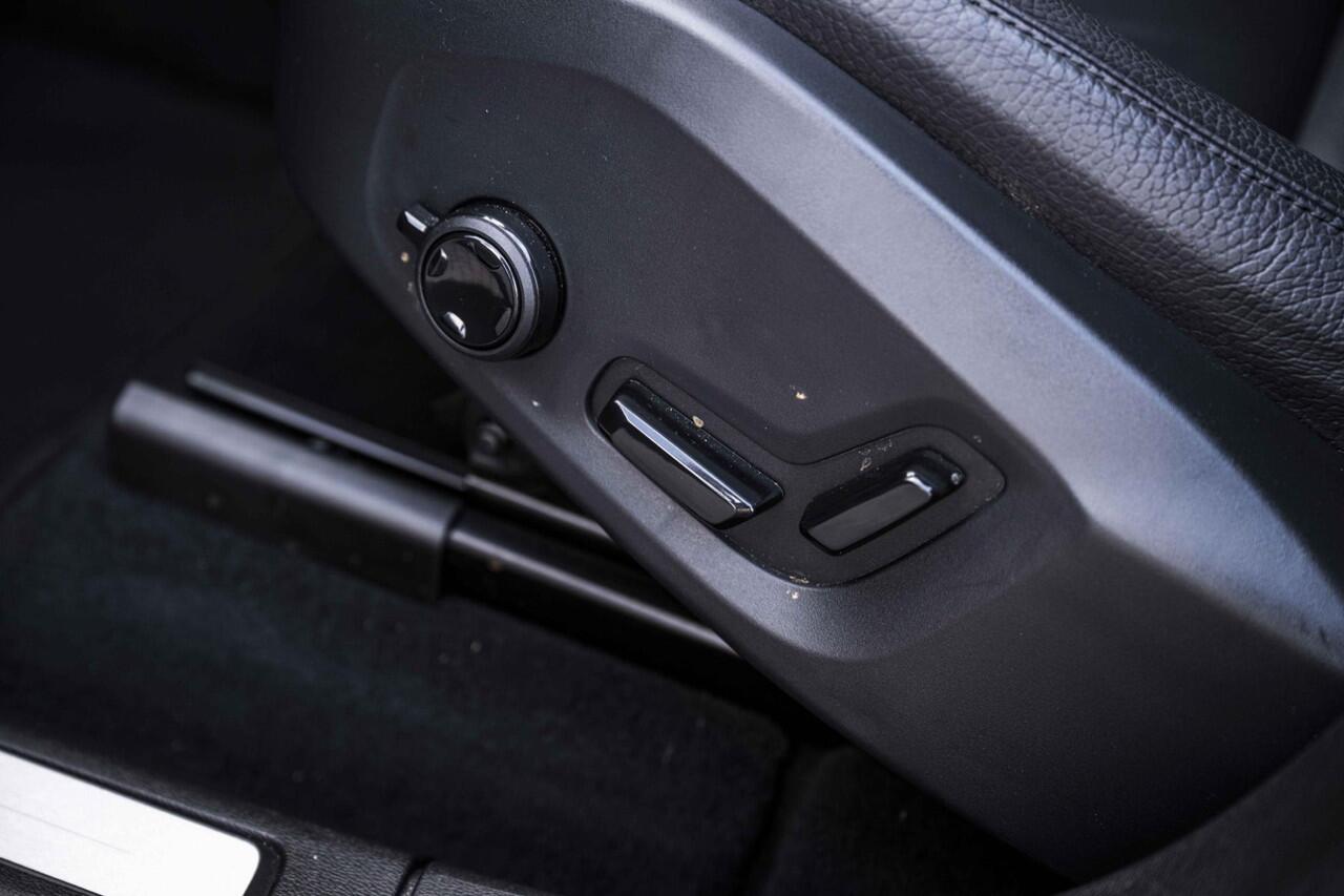 Volvo XC60 2.0 T6 Plug-in hybrid AWD Plus Bright | Long Range | 20" | Panoramadak | Adaptieve Cruise Control | Parkeercamera | Power Seats |