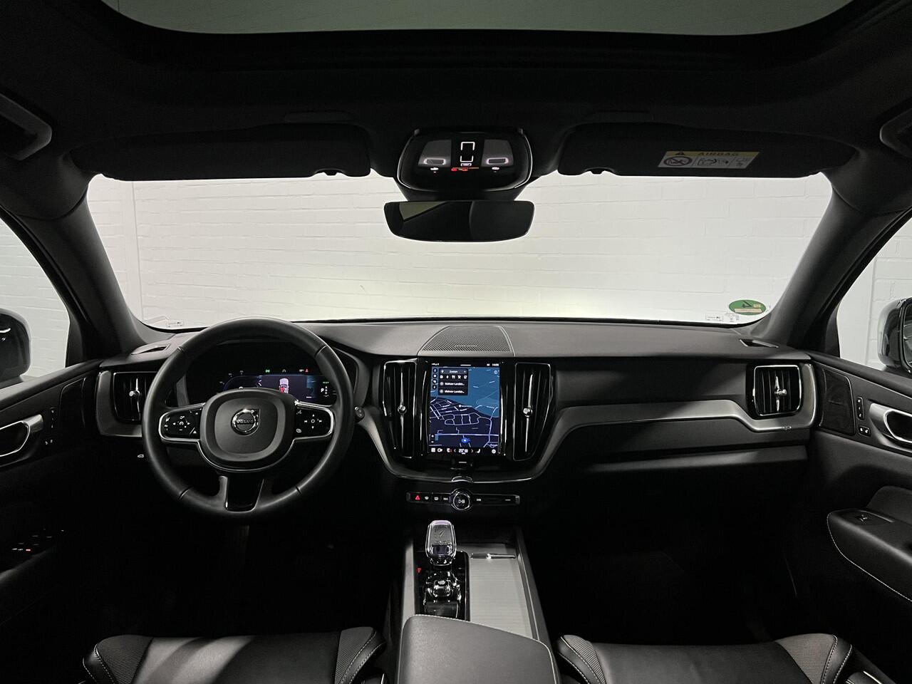 Volvo XC60 2.0 T6 Plug-in hybrid AWD Plus Dark Trekhaak | Open dak | Adapt. Cruise | Harman Kardon | Stoel-/stuurverwarming | Memory | Leder | Carplay