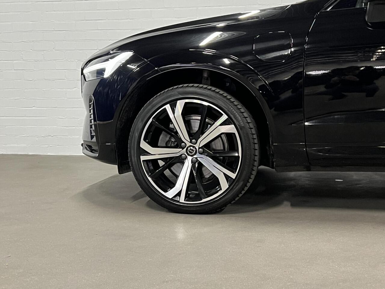 Volvo XC60 2.0 T6 Plug-in hybrid AWD Plus Dark Trekhaak | Open dak | Adapt. Cruise | Harman Kardon | Stoel-/stuurverwarming | Memory | Leder | Carplay